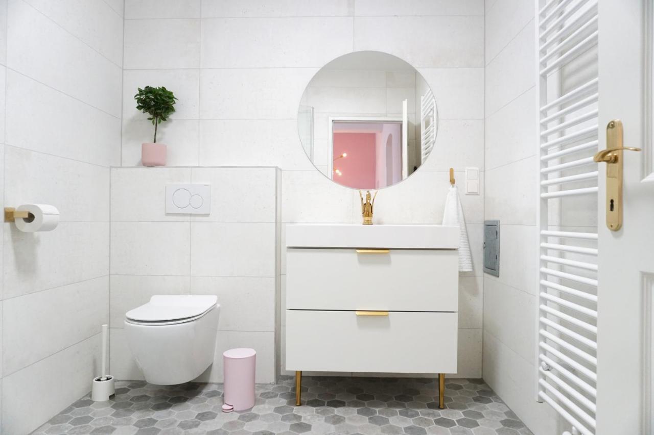 Vibrant Design Apartments - Full Kitchen - Wi-Fi - 18 Mins To City Centre Vienna Esterno foto