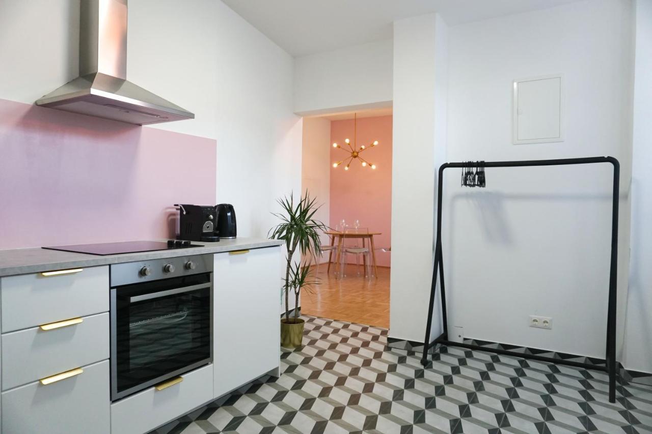 Vibrant Design Apartments - Full Kitchen - Wi-Fi - 18 Mins To City Centre Vienna Esterno foto