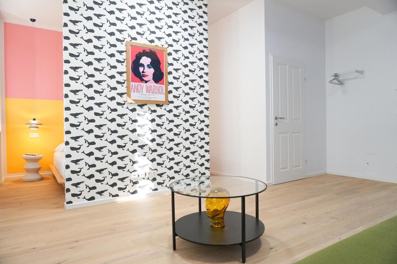 Vibrant Design Apartments - Full Kitchen - Wi-Fi - 18 Mins To City Centre Vienna Esterno foto